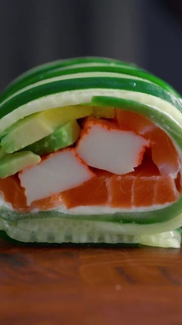 Afsana Alvia on Instagram: "Would you eat this!??😋🤤🤤 📽️ @zachchoi" Cucumber Salmon, Cucumber Sushi, Sushi Recipes Homemade, Sushi Bake, Sushi Roll Recipes, Amazing Food Videos, Bariatric Eating, Sushi Roll, Sushi Recipes