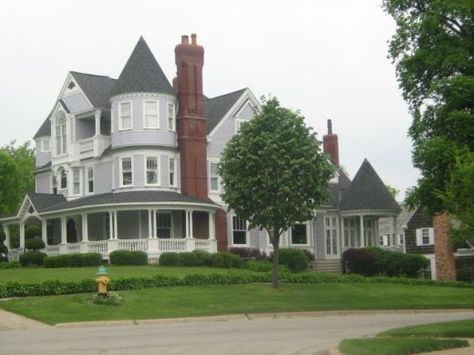 Hinsdale Illinois, Huge Mansions, Nice Homes, Large Houses, Chicago Suburbs, Train Depot, Beautiful Park, Memorial Park, Large Homes