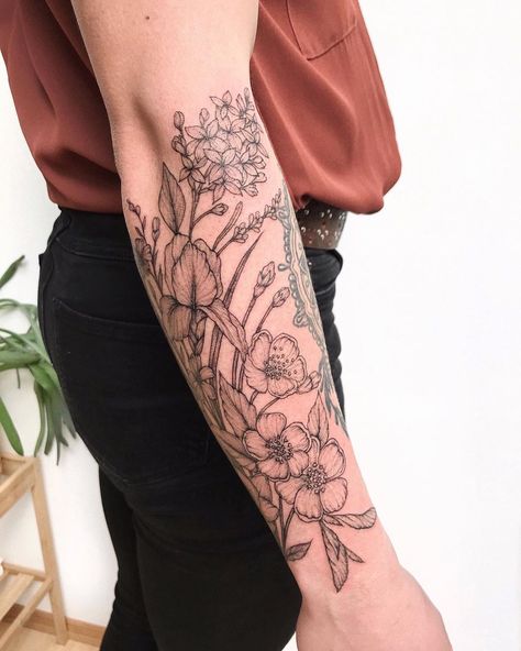 Yg Tattoos, Ghibli Tattoo, Tatoo Inspiration, Stomach Tattoos, Weird Tattoos, Line Work Tattoo, Dot Work Tattoo, Aesthetic Tattoo, Dream Tattoos