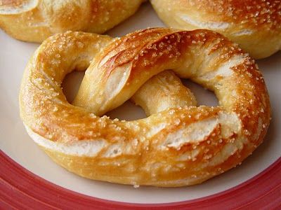 soft jumbo PRETZELS 2 Ingredient Dough, Soft Pretzel Recipe, Homemade Pretzels, Weight Watchers Snacks, Weight Watchers Recipes Desserts, Pretzels Recipe, Weight Watchers Desserts, Soft Pretzels, 2 Ingredient