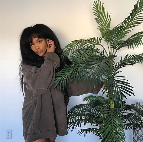 Sza Singer, A Woman