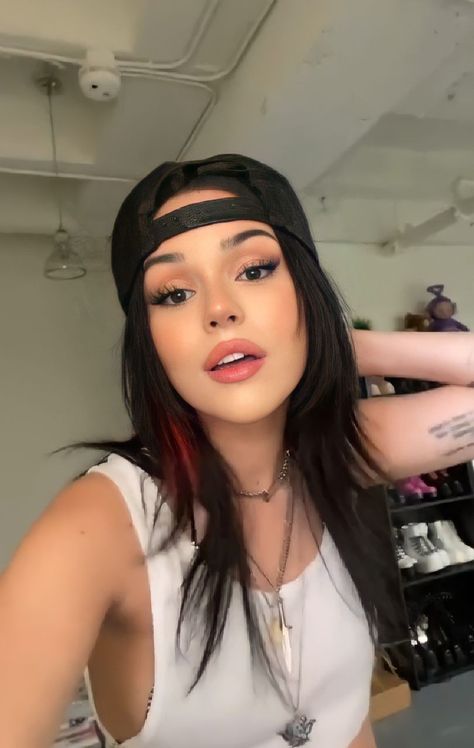 Maggie Lindemann Hair, Gangsta Girl Style, Korean Short Hair, Maggie Lindemann, Hair Icon, Goth Beauty, Short Haircut, Grunge Photography, Hair Inspo Color