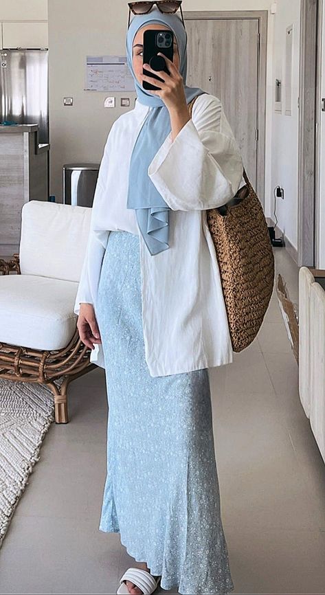 Summer Hijabi, Hijabi Summer Outfits, Hijabi Fashion Summer, Modest Outfits Muslim, Hijab Fashion Summer, Estilo Hijab, Hijabi Outfit, Stile Hijab, Outfit Ideas Summer