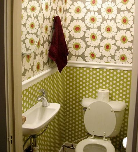 latest trends in bathroom wall decorating with wallpaper patterns Bathroom Wall Coverings, Tiny Powder Room, Closet And Bathroom, Water Closet, Tiny Bathrooms, Modern Bathroom Decor, Tiny Bathroom, Bathroom Wallpaper, Modern Wallpaper