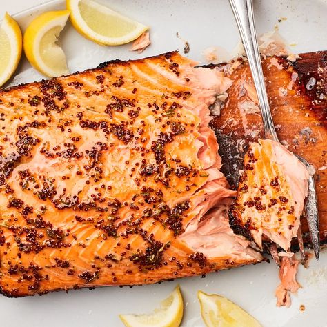 Cedar Salmon Recipes, Planked Salmon Recipes Grilling, Salmon Plank Recipes, Cedar Plank Recipes, Plank Salmon On The Grill, Salmon Plank Grilling, Salmon Cedar Plank Recipes, Salmon On Cedar Plank In Oven, Salmon On Plank Grilling