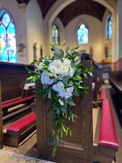 Decorated Pews For Weddings, Wedding Pew Decorations Church, Church Wedding Decorations Elegant, Pew Flowers For Wedding, Church Pew Decorations Wedding, Church Pew Wedding Decorations, Church Pew Flowers, Church Pew Wedding, Church Wedding Decorations Aisle