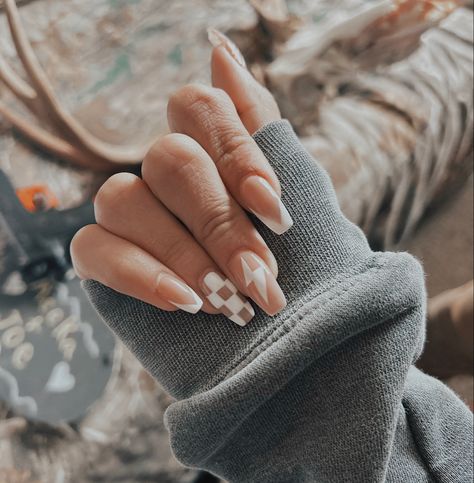 Winter Tip Nails, School Color Nails, Medium Short Nail Ideas, Western Color Nails, Simple Tan Nails, Nails Country Concert, Utah Nails Summer, Side Nail Design, Western Bachelorette Nails