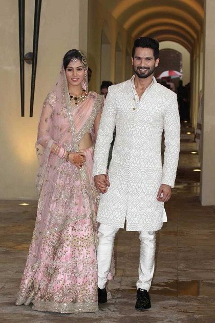 Stunning White Sherwani Perfect For an Indian Groom. #Indian #Fashion #WomenTriangle www.womentiangle.com Shahid Kapoor Wedding, Wedding Bollywood, Sherwani For Men Wedding, Groom Dress Men, Indian Groom Wear, Mira Rajput, Wedding Dresses Men Indian, Sherwani Groom, Wedding Sherwani