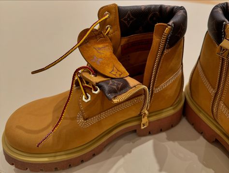 The co-branded LV x Timberland ankle boot combines the workwear spirit of Timberland with the luxury savoir-faire of Louis Vuitton. Model seen at Pharrell Williams' Fall-Winter 2024 men's show, it is made in Italy from the finest grained nubuck leather and features an insulated lining and a seam-sealed construction for optimum comfort and durability. Key details include a collar in Monogram grained calf leather and a tag bearing the signature of the collaboration. #leaguefits #louisvuitton #... Louis Vuitton Timberland Boots, Timberland Ankle Boots, Brown Timberlands, Lv Shoes, Streetstyle Fashion, Lv Monogram, Pharrell Williams, Louis Vuitton Shoes, Louis Vuitton Men