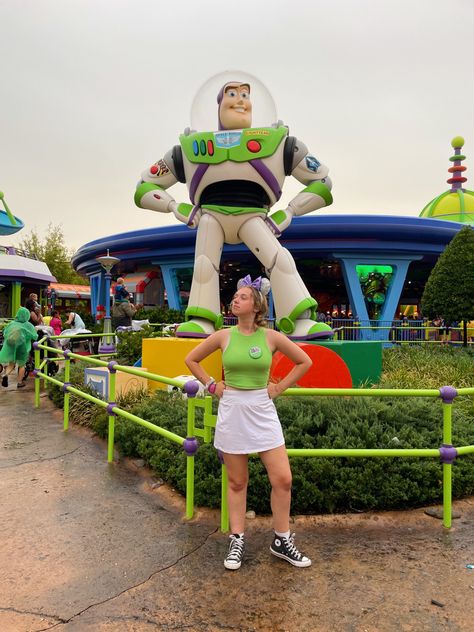 Disney Pictures Hollywood Studios, Disney Outfit Characters, Disney World Family Outfits Toy Story, Buzz Lightyear Inspired Outfit, Disney Outfits Themed, Toy Story Themed Outfits, Skirt Disney Outfits, Toy Story Land Photo Ideas, Buzz Lightyear Disney Outfit