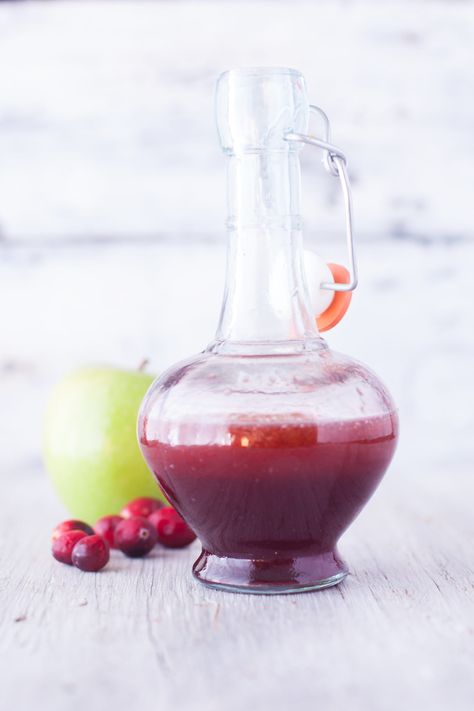 Cranberry Juice Benefits, Cranberry Vinaigrette, Cranberry Benefits, Juice For Skin, Easy Salad Dressing, Cranberry Salad, Vinaigrette Recipe, Salad Dressing Recipes Homemade, Vinaigrette Recipes