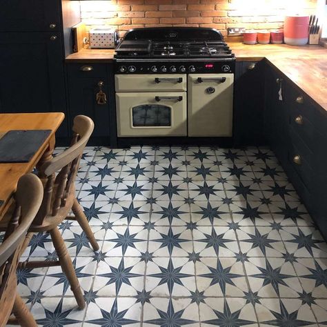 Star Tile Kitchen, Star Tile, Pattern Tiles, Kitchen Floor Tile, Star Pattern, Kitchen Tiles, Kitchen Space, House Inspo, Tile Patterns