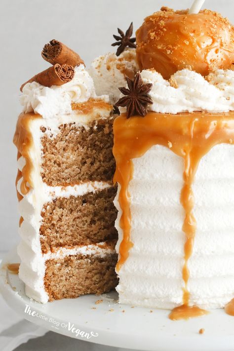 Vegan Caramel Apple Cake recipe | The Little Blog Of Vegan Apple Vanilla Cake, Sugar Free Vegan Desserts, Caramel Apple Cake Recipe, Vegan Caramel Apple, Vegan Apple Cake, Vegan Cream Cheese Frosting, Apple Pastry, Vegan Birthday Cake, Apple Cake Recipe