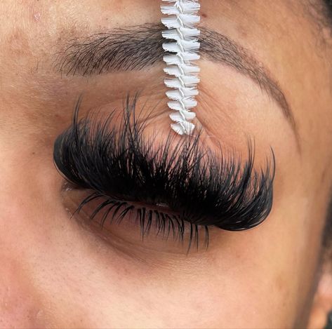 Wispy Lash Extensions Styles, Black Makeup Tutorial, Wispy Lash Extensions, Mega Volume Lashes, Dark Skin Makeup Tutorial, Flawless Face Makeup, Natural Fake Eyelashes, Best Lash Extensions, Maquillage On Fleek