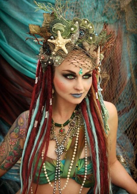 Viking Mermaid, Mermaid Parade, Halloween Fairy, Mermaid Crown, Mermaid Life, Mermaid Costume, Halloween Make Up, Fantasy Costumes, Maquillage Halloween