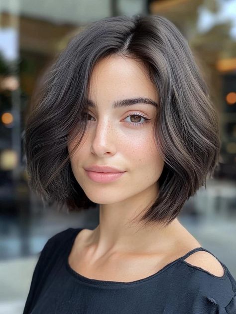 Unleash your inner style icon with the versatile lob haircut. This long bob comes in 31 stunning variations, ensuring the perfect match for your personality. From asymmetrical edges to soft, graduated layers, the lob offers endless styling possibilities. Embrace a cut that's both modern and timeless, suitable for any occasion. The Lob Haircut, Graduated Layers, The Lob, Layered Lob, Womens Haircuts Medium, Reinvent Yourself, Tousled Waves, Lob Haircut, Best Pixie Cuts