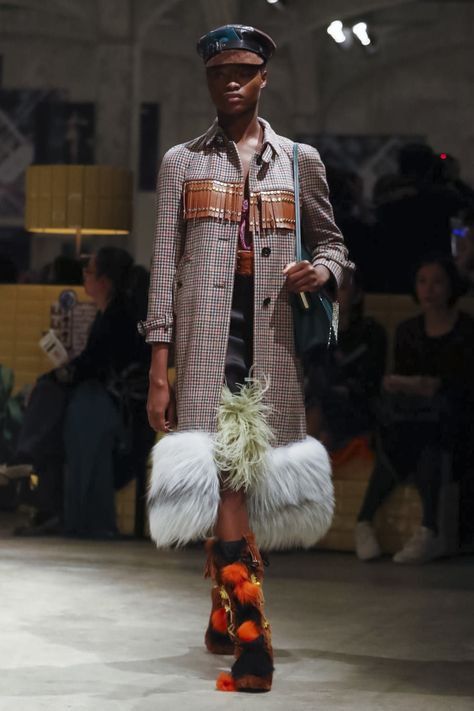 Prada Ready To Wear, Simple Image, Fashion Magazine, Milan, Fur Coat, Prada, Ready To Wear, Coats Jackets, Fall Winter