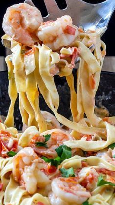 Fettuccine With Shrimp Sauce ~ So rich, creamy and delicious... Easy to make, simple ingredients and absolutely fantastic flavor Shrimp Sauce, Shrimp Dishes, Seafood Dinner, Recipes Vegetarian, Spaghetti Squash, Fish Dishes, Seafood Dishes, Tortellini, Recipes Healthy