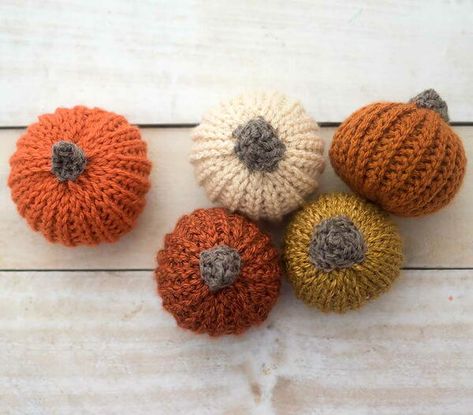 Crochet Pumpkin Stem, Easy Crochet Pumpkin, Crocheted Leaves, Holiday Crochet Patterns, Pumpkin Patterns, Large Crochet Hooks, Super Easy Crochet, Fall Crochet, Pumpkin Stem