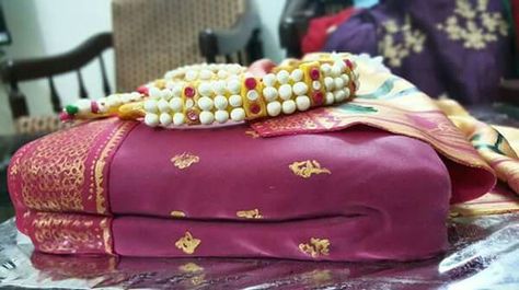 Can u believe...??? This is a cake! completely edible cake..Hats off to the creativity of a lady in Kothrud.....Pune. She made this awesome Paithani cake in the shape of silk saree and beautiful Kolhapuri jewellery... 👏👏👌👌👌 Indian Cake, Beautiful Birthday Cakes, Cakes For Women, Dress Cake, Edible Cake, Saree Dress, Fondant Cake, A Lady, The Shape