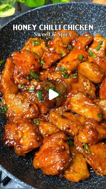 Korean Sweet Chili Chicken, Honey Chilli Chicken Recipes, Honey Chilli Chicken, Red Chilli Sauce, Spicy Honey Chicken, Green Chilli Sauce, Chilli Chicken Recipe, Sweet And Spicy Chicken, Splash Of Water