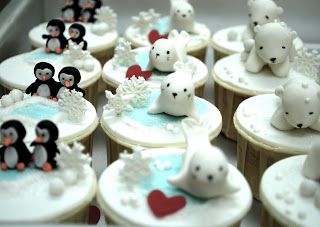 Adorably sweet penguin and baby seal winter cupcake toppers. Polar Bear Cupcake, Snowflake Cupcakes, Polar Bear Baby Shower, Penguin Cupcakes, Winter Cupcakes, Cupcake Project, Cupcake Wars, Animal Cupcakes, Photography Diy