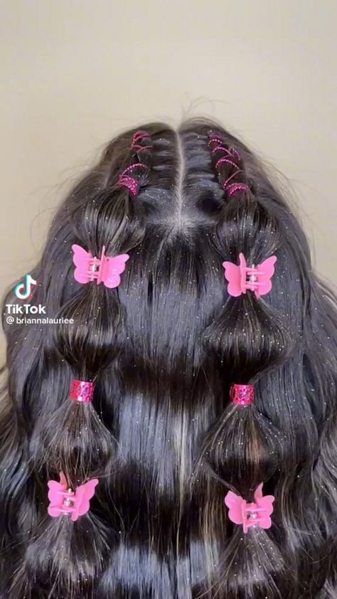 Butterfly Clips Hairstyles, Clips Hairstyles, 2000s Looks, Butterfly Hairstyle, 2000s Hairstyles, Half Butterfly, Long Hairstyle, Trendy Hairstyle, Clip Hairstyles