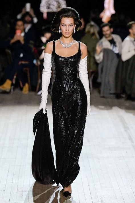 Marc Jacobs Herbst/Winter 2020-2021 Ready-to-Wear - Fashion Shows | Vogue Germany Stile Casual Chic, 90s Runway Fashion, Runway Fashion Couture, Runway Outfits, 2025 Fashion, Vogue Russia, Black Gown, Fashion Designs, Modieuze Outfits