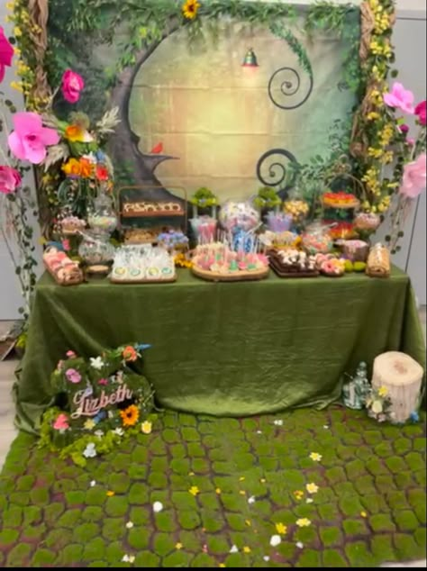 Enchanted Garden Theme Party, Enchanted Forest Tea Party, Fairytale Classroom, Fairies Forest, Enchanted Forest Theme Party, Enchanted Forest Cake, Wedding Sweet Cart, Deb Ball, Enchanted Forest Prom