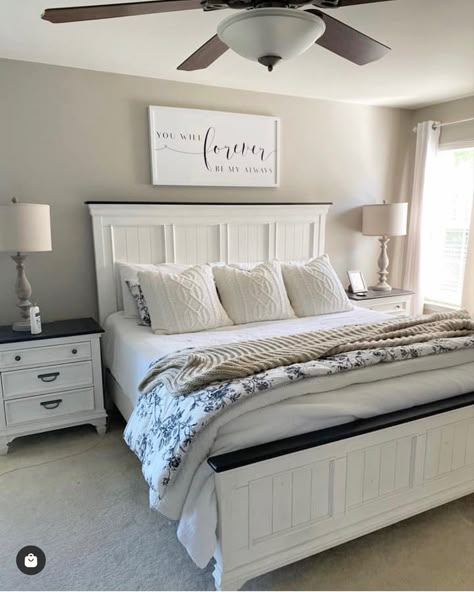 Bedroom Sets Furniture Queen Farmhouse, White And Black Bedroom Furniture, Farmhouse Bedroom Black And White, Big Bed Frame, Bedroom Inspirations Calming, Master Room Wall Decor Ideas Bedroom, Farmhouse Bedroom Ideas For Small Rooms, White Wood Bed Frame Bedroom Ideas, White Bed Set Ideas