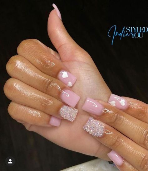 short pink and white baddie nails Acrylic Toe Nails, Hard Nails, Baddie Nails, Colored Acrylic Nails, Girly Acrylic Nails, French Tip Acrylic Nails, Her Nails, Work Nails, Short Square Acrylic Nails