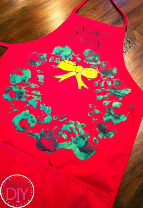 12 Days of Homemade Holiday Gifts Day 5 - Handprint Wreath Apron Handprint Apron For Grandma, Christmas Aprons Ideas Diy Gifts, Christmas Aprons Diy, Handprint Apron, Aprons Diy, Handprint Wreath, Diy Handmade Gifts, Christmas Goals, Homemade Aprons