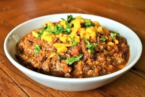 Golo Chili Recipe Chili For A Crowd, Classic Chili Recipe, Bowl Of Chili, Group Recipes, Grilling Hot Dogs, Classic Chili, Big Family Dinner, Canning Crushed Tomatoes, Pumpkin Beer