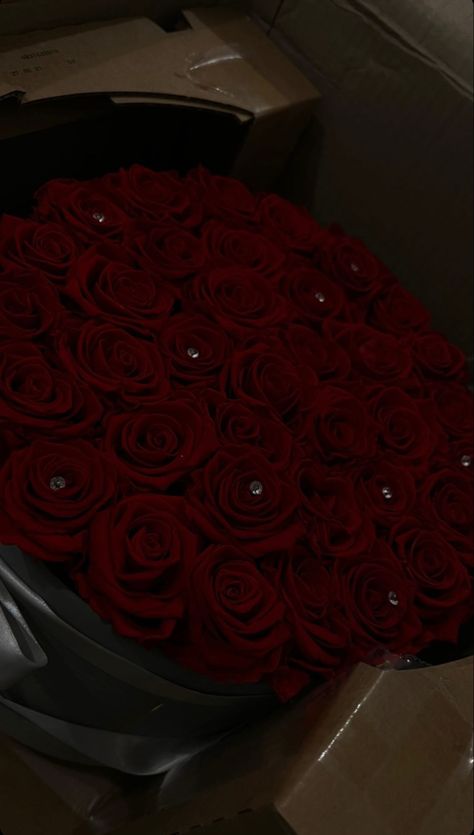 Black Baccara Roses, Black Rose Bouquet, Dark Red Roses, Luxury Flower Bouquets, Red Bouquet, Red Rose Bouquet, Boquette Flowers, Rosé Aesthetic, Nothing But Flowers