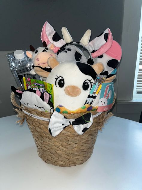 Cow Basket Ideas, Cow Gift Basket Ideas, Western Gift Baskets, Cow Gift Basket, Western Gift Basket, Birthday Baskets, Easter Basket Themes, Cow Stuff, Spiderman Gifts