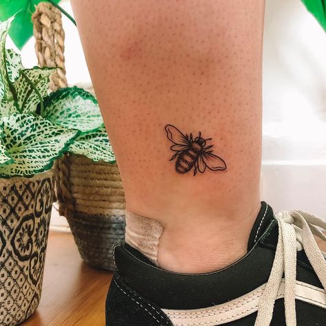 Bee Tattoo Meaning, Uv Tattoos, Small Bee Tattoo, Bee Tattoos, Bumble Bee Tattoo, Uv Tattoo, Tattoo Themes, Bee Tattoo, Tattoo Designs And Meanings