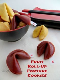 Valentine Fortune Cookies, Fortune Cookies Recipe, New Year's Snacks, Healthy Eating Snacks, Fruit Roll, Fruit Roll Ups, Fortune Cookies, Valentines Day Food, Food Challenge