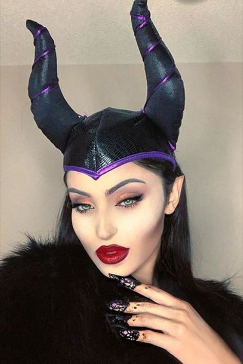 #carnaval #carnaval2020 #carnavalideias #carnavalfantasias #fantasias #fantasiasfemininas #fantasiascriativas #malevola #maquiagem #acessorios #costumes #looks #maleficent #disney #diy Summer Outfits Minimalist, Halloween Everyday, Halloween Horror Nights, Halloween Make Up, Halloween Looks, Women's Casual Style, Summer Dress Outfits, Halloween Make, Fashion Dresses Casual