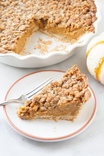 Oatmeal Streusel Topping, Fall Pies Recipes, Maple Pumpkin Pie, Dessert Person, Streusel Topping Recipe, Fall Pies, Maple Pumpkin, Homemade Pumpkin Puree, Pecan Pie Bars