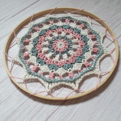 Gratis mandala haakpatroon Mandala Crochet Patterns, Mandala Haken, Mandala Crochet, Crochet Patterns, Crochet, Mandalas