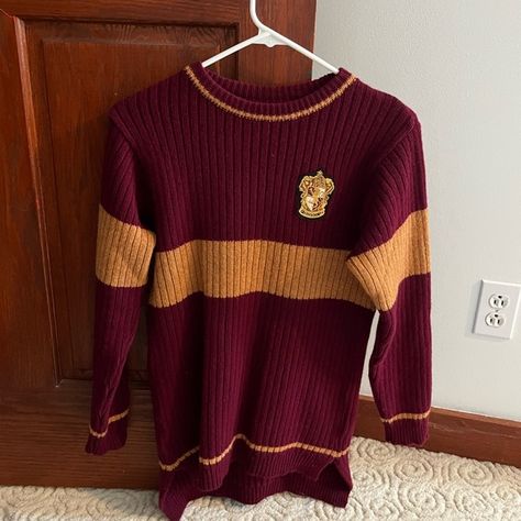 Harry Potter gryffindor quidditch sweater Gryffindor Quidditch Sweater, Gryffindor Sweater Aesthetic, Gryffindor Jumper, Crochet Gryffindor, Quidditch Sweater, Gryffindor Sweater, Harry Potter Cardigan, Hogwarts Sweater, Harry Potter Gryffindor Scarf