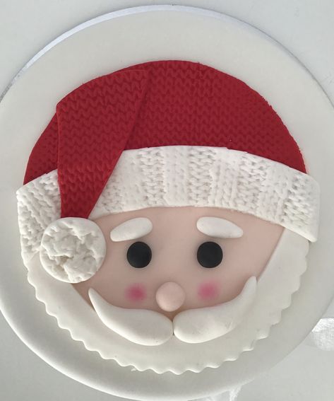 Father Christmas Cake, Christmas Cake Ideas Decoration Simple, Fondant Christmas Cake, Christmas Cake Ideas, Xmas Cakes, Christmas Fruit Cake, Christmas Tree Festival, Chocolate Ball, Christmas Cupcakes Decoration