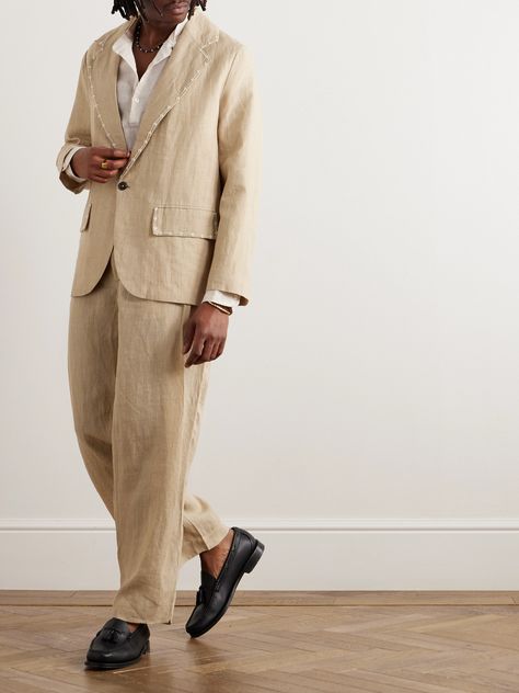 Kartik Research founder Kartik Kumra celebrates his Indian heritage through honouring craft traditions. Handloomed by weavers in Rajasthan, this suit jacket is cut from linen, sourced from local Himalayan organisations, and embellished with floral-inspired faux pearls along the notch lapels and flap pockets. Responsible Craftsmanship. This product promotes artisanal skill and brands that invest in communities and adhere to fair-trade principles. Find out more about our Consciously Crafted crite… Non Suit Groom Attire, City Hall Groom Outfit, Brown Linen Suit Wedding, Linen Formal Men, Summer Suit Men, Mens Suits Style Modern, Linen Wedding Suit, Mens Linen Suit, Men Wedding Guest Outfit