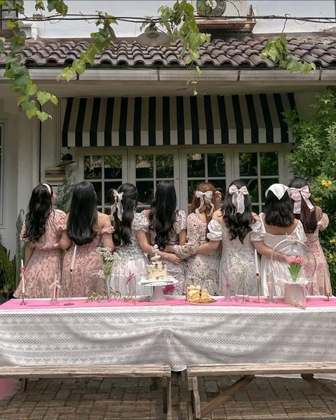 girlhood Sweet 16 Aesthetic, High Tea Outfit, 16 Aesthetic, Bolo Vintage, Cake Friends, Sweet Sixteen Birthday Party Ideas, Debut Ideas, Aesthetic Birthday, Girly Party