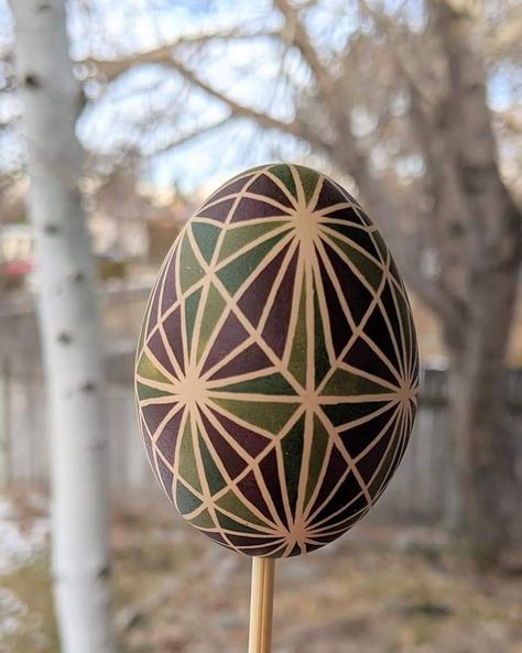 Pasanki Eggs, Beginner Pysanky Patterns, Easy Pysanky Eggs Pattern, Pysanky Eggs Pattern Steps, Brown Egg Pysanky, Ukrainian Egg Art, Pysanky Eggs Pattern, Easter Egg Art, Polish Folk Art