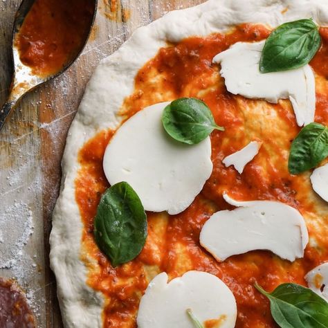 Perfect Summer Margarita Pizza with Mozzarella and Basil Pizza With Mozzarella, Summer Margaritas, Margarita Pizza, Artisan Breads, French Baguette, Baking Classes, Famous Recipe, Whole Wheat Bread, Wheat Bread