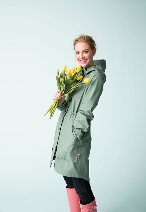 Navy Raincoat, Cute Raincoats, Stylish Raincoats, Raincoat Fashion, Rain Fashion, Spring Outerwear, Classy Coat, Raincoat Outfit, Green Raincoat