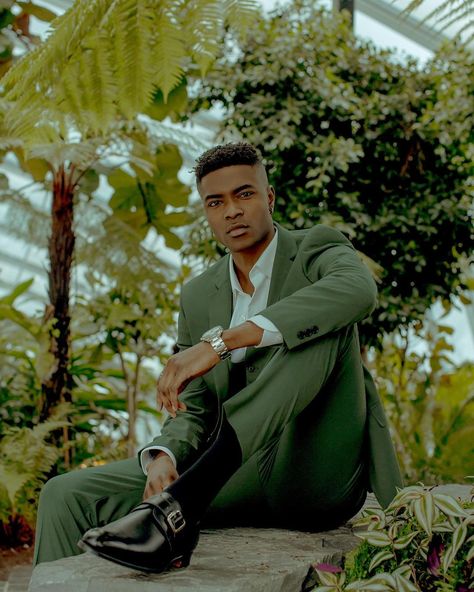 Moss Bros. on Instagram: “@Ma.rques dressed in our of key SS18 pieces, the khaki suit. Have you thought about going green?” Khaki Suit, Black Suit Men, Moss Bros, Going Green, Afro Punk, Summer 24, Pattern Fabric, Best Hairstyles, Hair Today