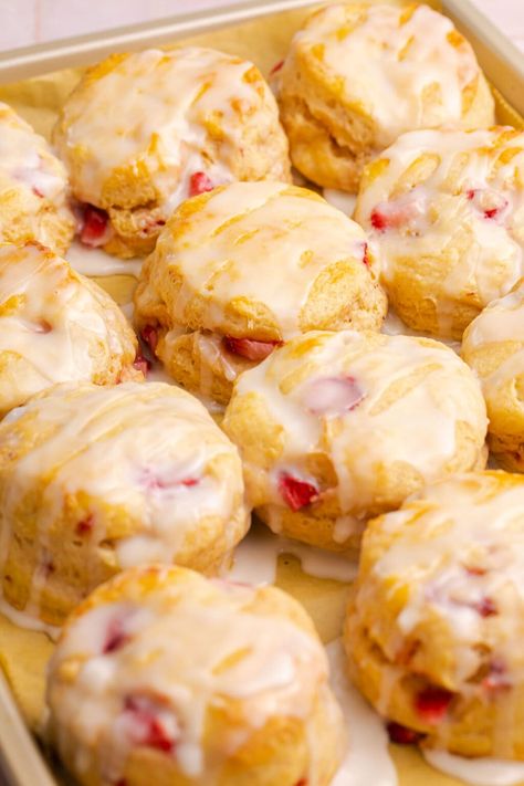 Strawberry Biscuits (Popeyes-Inspired!) Strawberry Biscuits Recipe Easy, Strawberry Biscuits Popeyes, Popeyes Strawberry Biscuits Recipe, Biscuits Popeyes, Strawberry Biscuits Recipe, Popeyes Strawberry Biscuits, Strawberry Biscuits, Fruit Biscuits, Homemade Biscuits Recipe