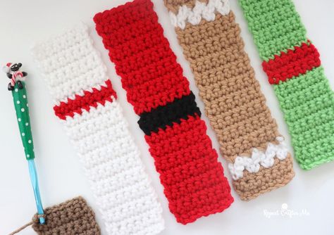 Crochet Christmas Buddy Bookmarks - Repeat Crafter Me Crochet Christmas Bookmarks, Quick Crochet Gifts, Crochet Washcloth Pattern, Crochet Bookmark Pattern, Crochet Bookmark, Repeat Crafter Me, Christmas Bookmarks, Crochet Tutorial Pattern, Crochet Snowman